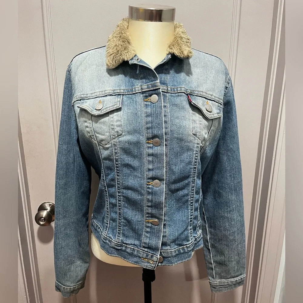 Vintage Levi's Denim Jacket - Picture 3 of 6